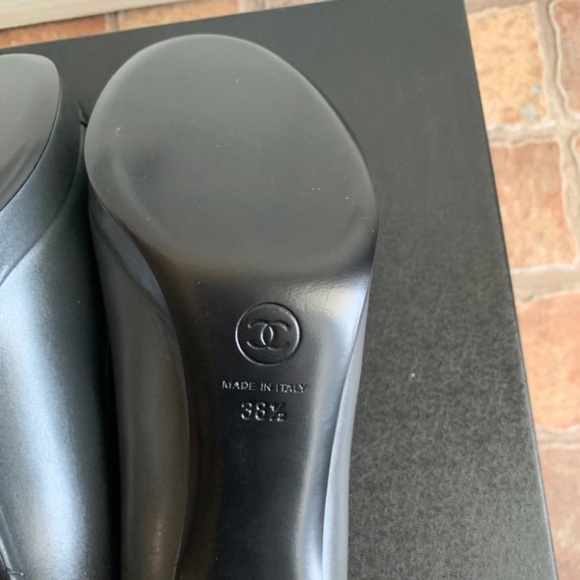 Chanel 2-Tone Leather Pumps - Picture 8 of 14